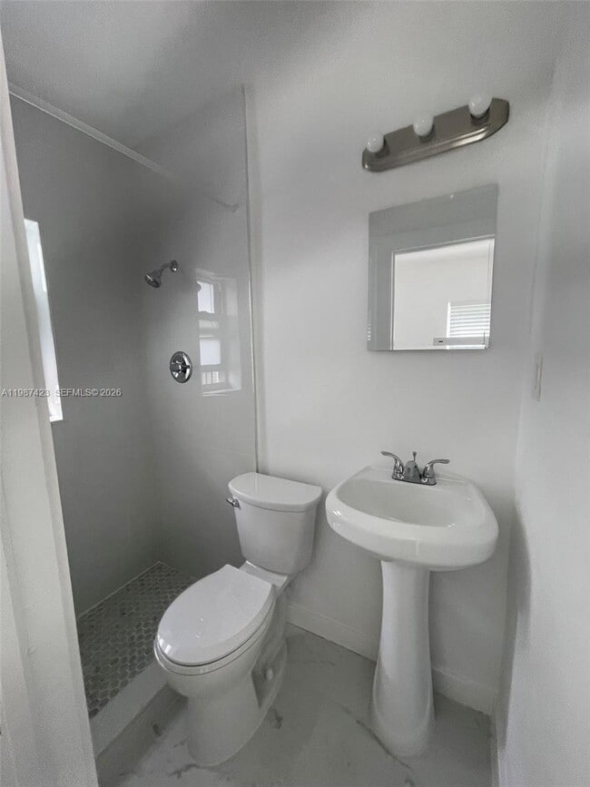 Building Photo - 430 SW 6th Ave