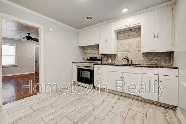 Building Photo - 3200 SW 38th St