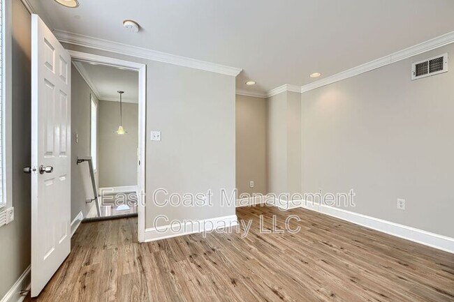 Building Photo - 1122 Scott St