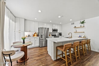 Building Photo - 1024 N 85th Pl