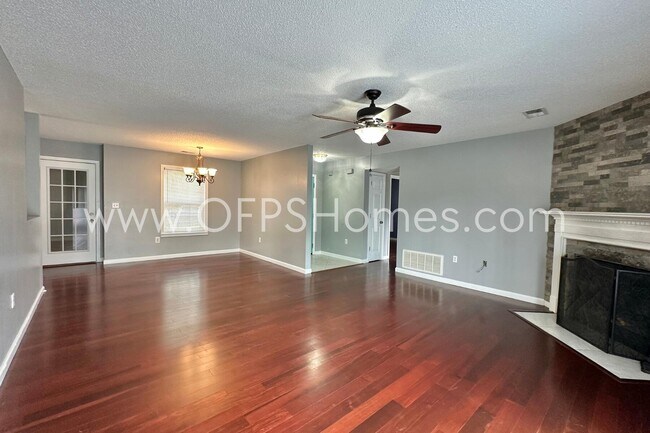 Building Photo - 147 Nicole Ln