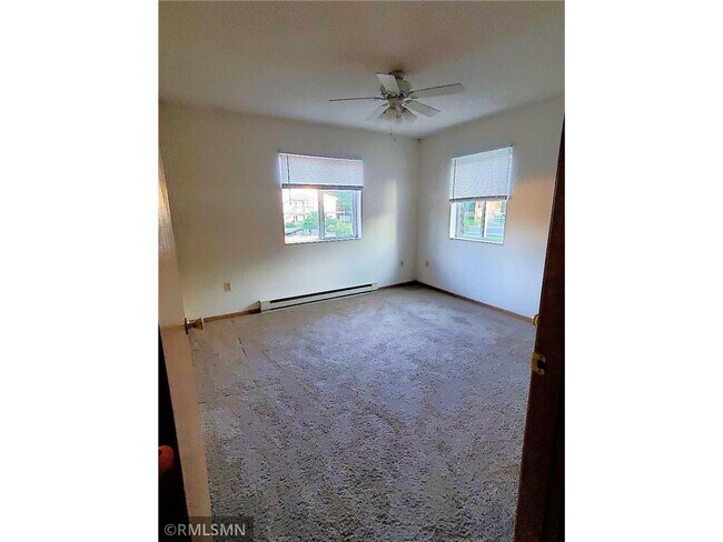 Building Photo - 560-580 Spring St