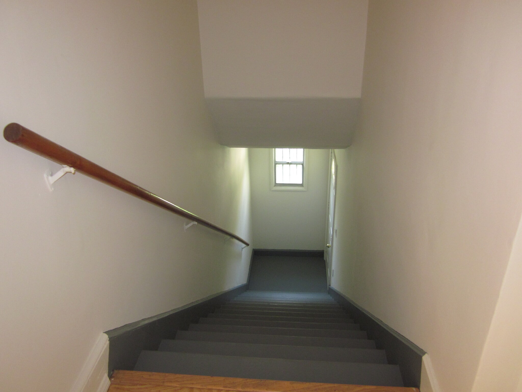 Building Photo - 1412 S Dunsmuir Ave