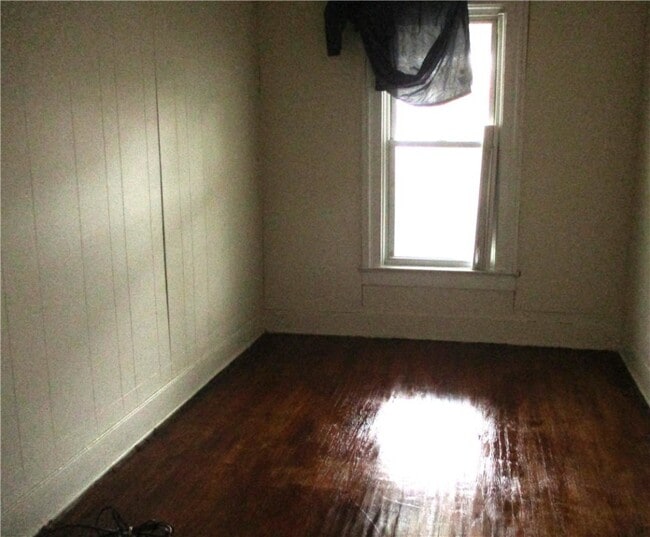 Building Photo - 128 Bartlett St