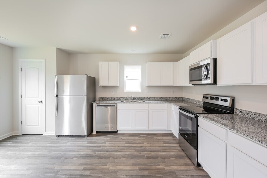 Building Photo - 123 Colonial Walk