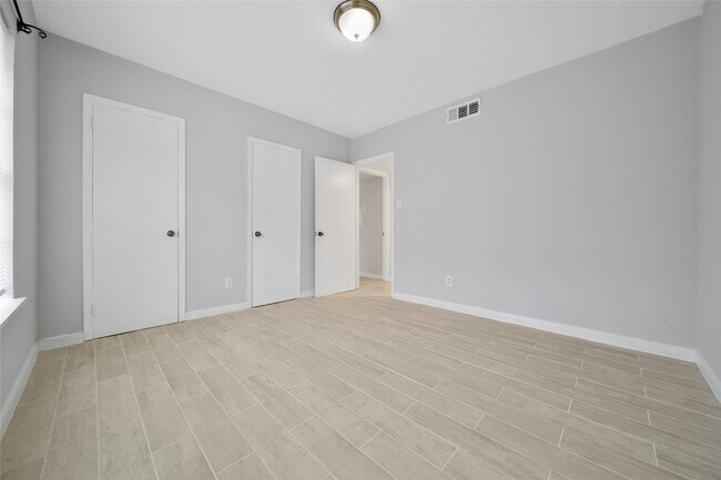 Building Photo - 2822 Briarhurst Dr