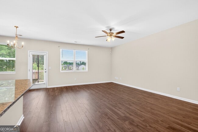 Building Photo - 122 Silver Birch Pass