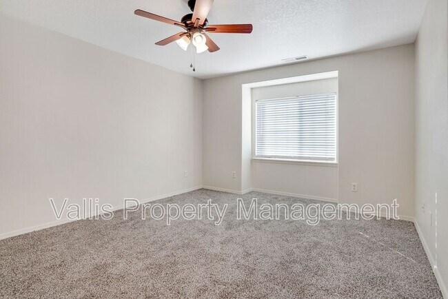 Building Photo - 4422 Remington Pl NE