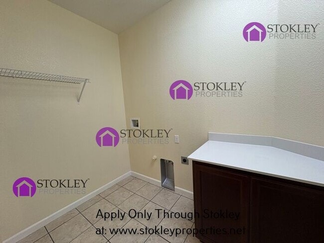 Building Photo - 2573 Tampico Dr