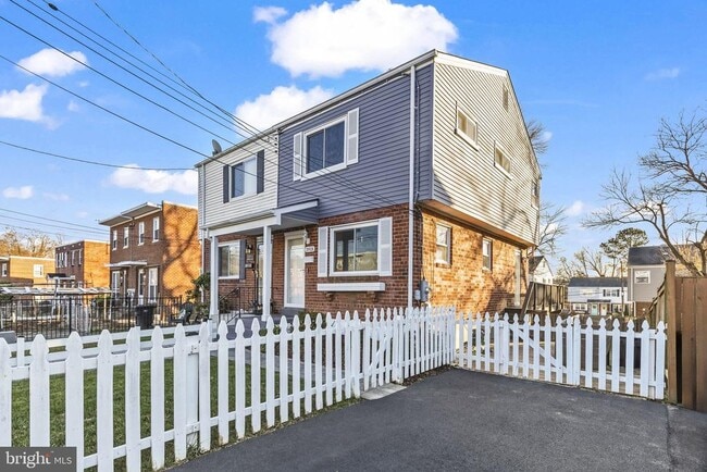 Building Photo - 3918 Usher Ave