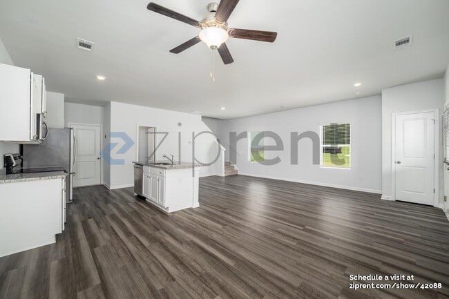 Building Photo - 165 Heard Ln