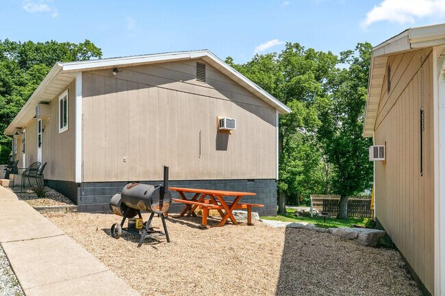 Building Photo - 1715 Hideaway Rd