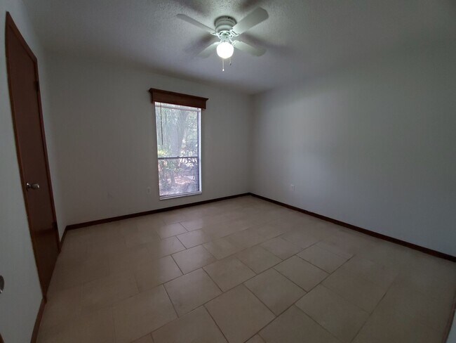 Building Photo - Spacious 3 bedroom/2bath/2 car garage in Lake Sarasota - Coming February