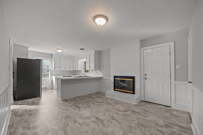 Building Photo - 2405 Jefferson Dr