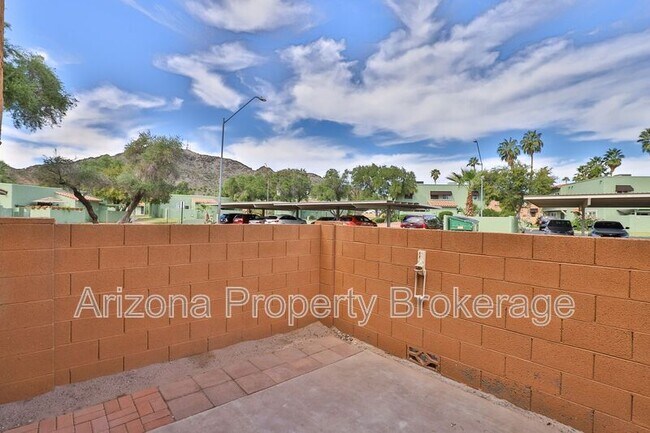 Building Photo - 851 E Cochise Dr