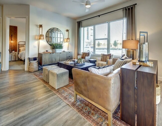 Building Photo - 221 W Lancaster-4244