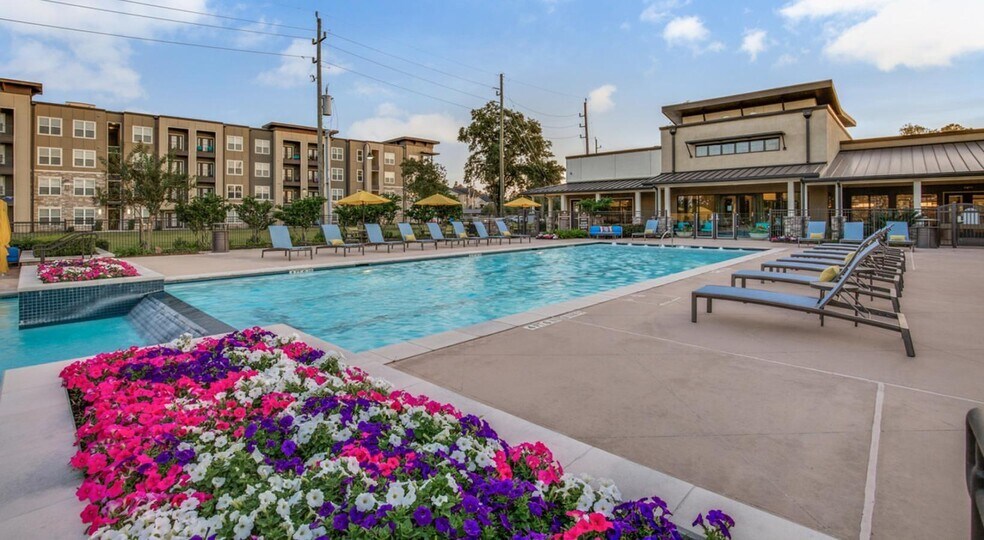 Building Photo - 13920 Mandolin Dr