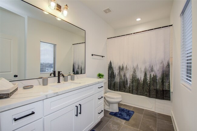 Building Photo - 2315 Sherwin St