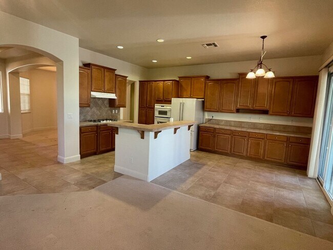 Building Photo - Empire Ranch!!