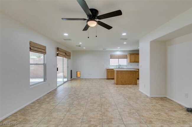 Building Photo - 210 Lynbrook St