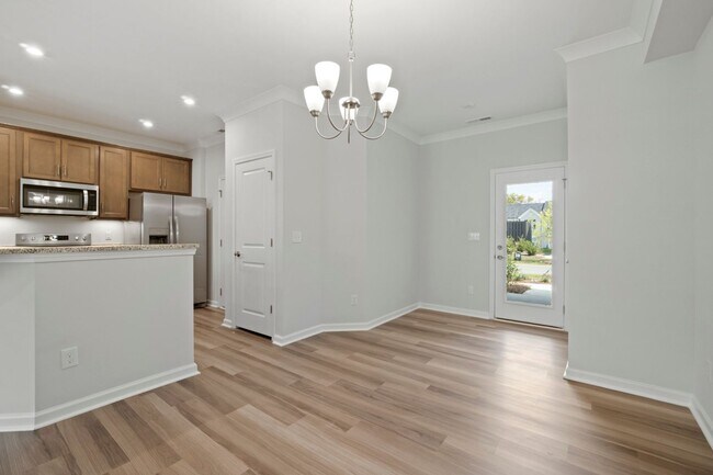 Building Photo - Like A Brand New 3 Bedroom Townhome in the...