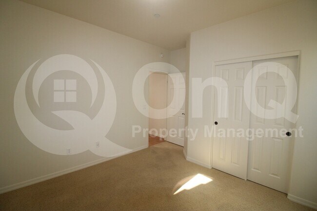 Building Photo - 779 W Calle La Bolita