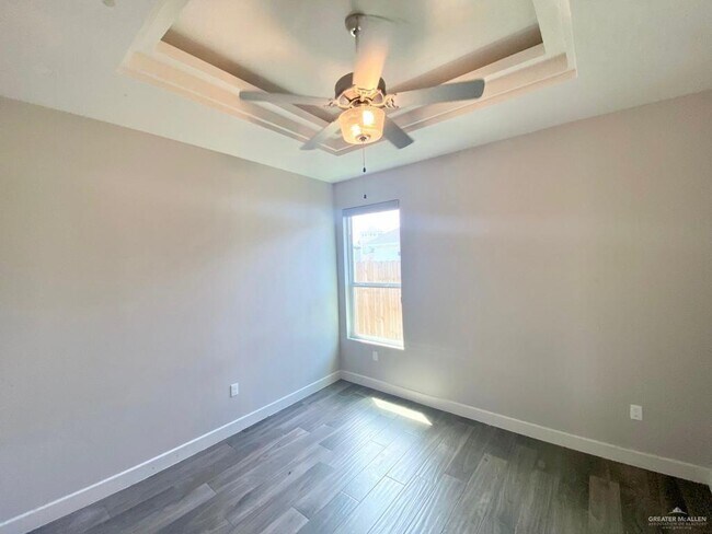 Building Photo - 2117 Queens Ave