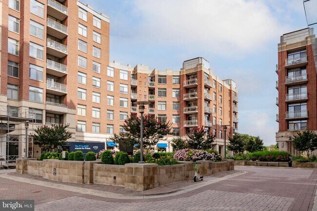 Building Photo - 3600 S Glebe Rd