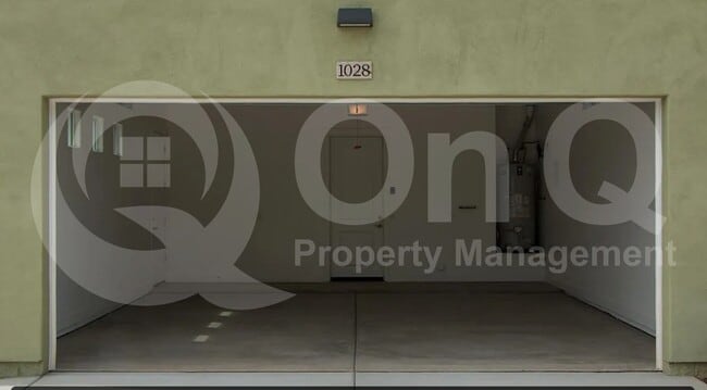 Building Photo - 1028 E Curry Rd