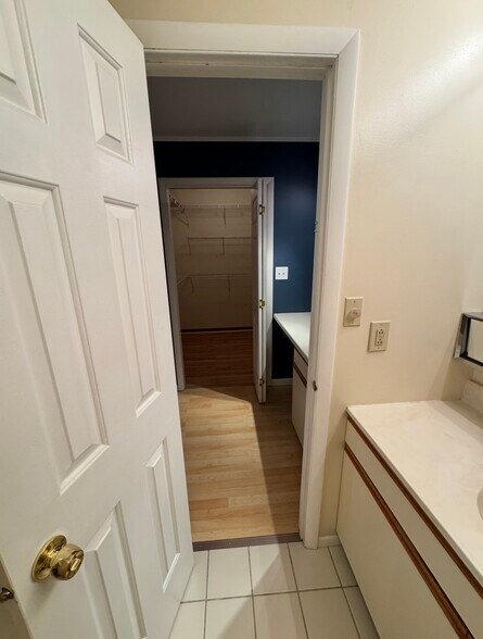 Building Photo - 1307 Greenwich Dr