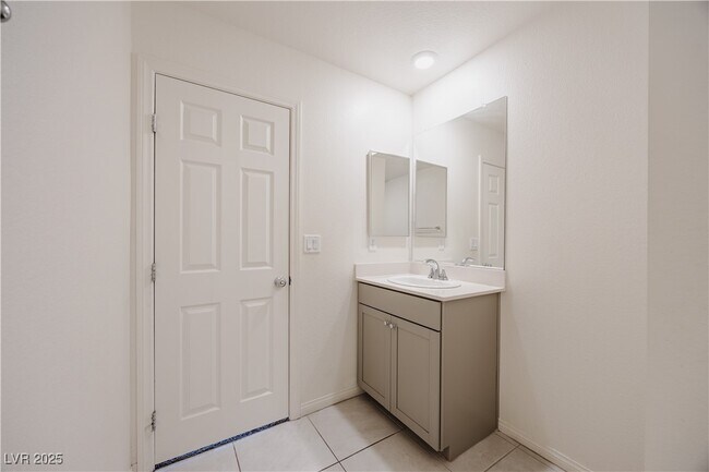Building Photo - 5927 Coja St
