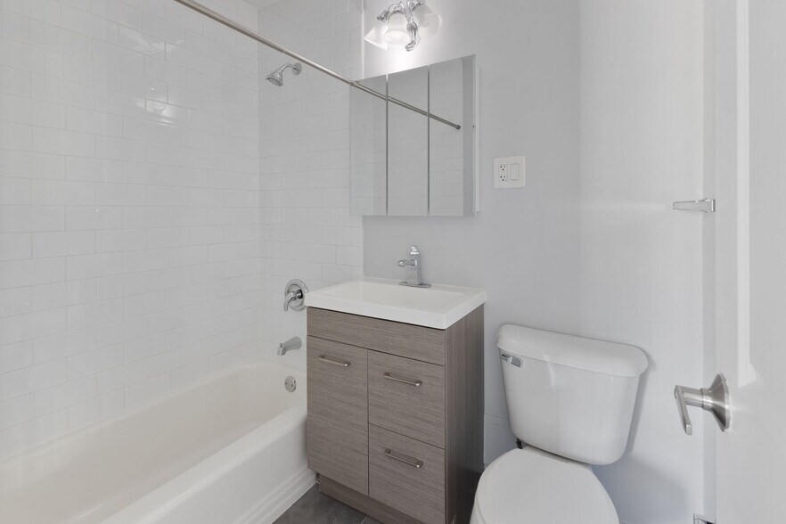 Building Photo - 6021 N Winthrop Ave