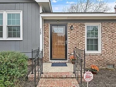 Building Photo - 729 Emerald Dr