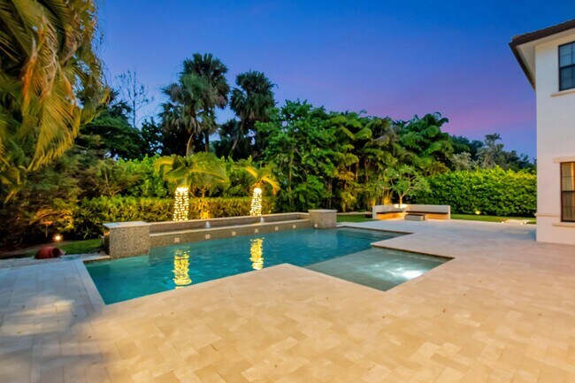 Building Photo - 17710 Cadena Dr