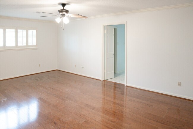 Building Photo - 16611 Brenton Oaks Dr