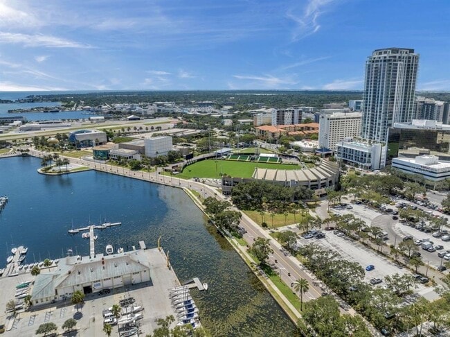 Building Photo - 301 1st St S