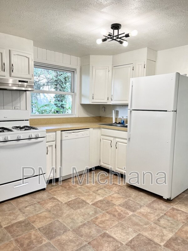 Building Photo - 54305 Terrace Ln
