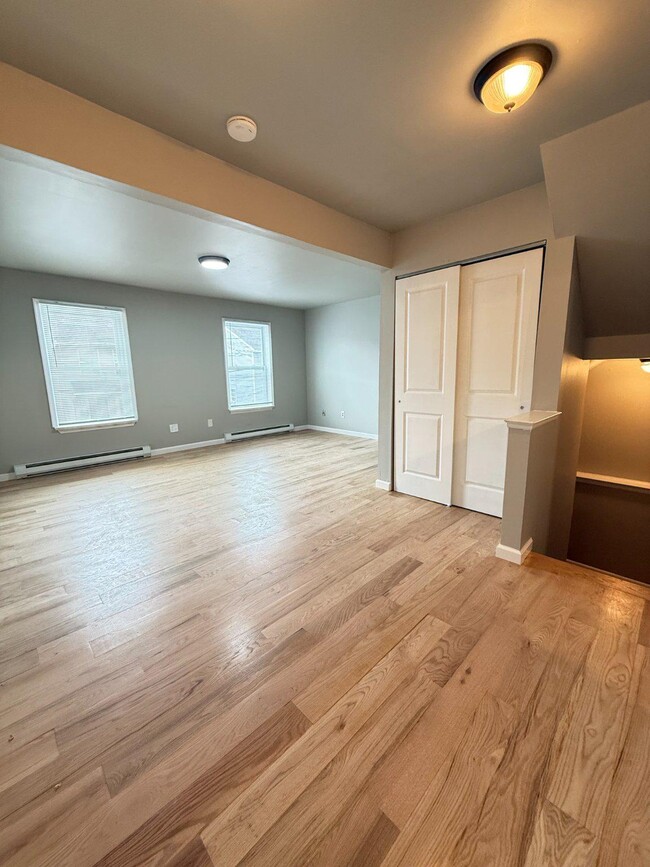 Building Photo - 845 Poplar St