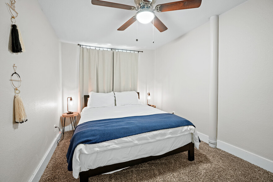 Building Photo - 43032 Sunset Dr