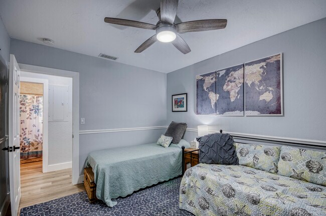 Building Photo - 404 S Caloosahatchee Ave