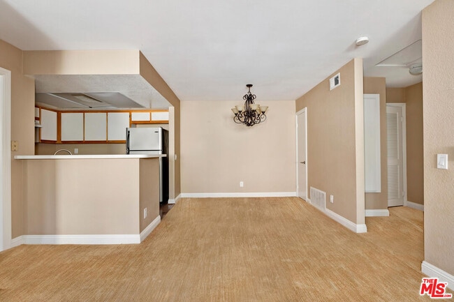 Building Photo - 1055 Waltham Rd