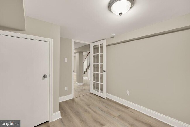 Building Photo - 912 I St NE