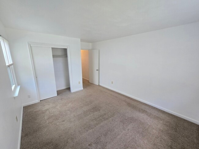 Building Photo - BEAUTIFUL 3-BED, 2-BATH HOME ON THE LAKE I...