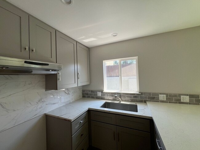 Building Photo - 617 W 51st St