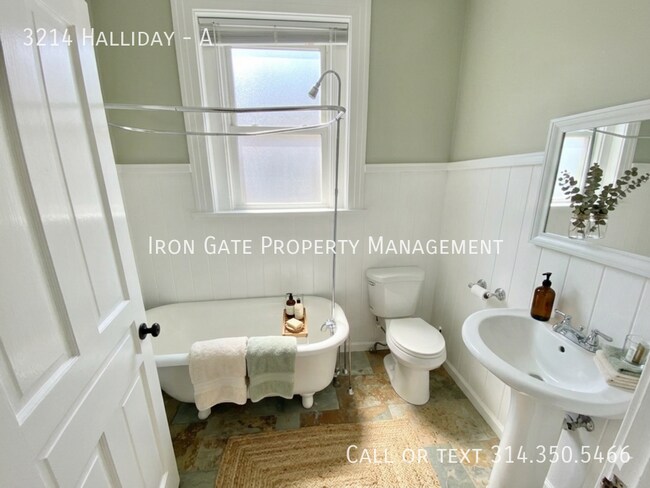 Building Photo - 3214 Halliday-A