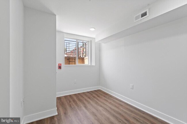 Building Photo - 321 W Berks St