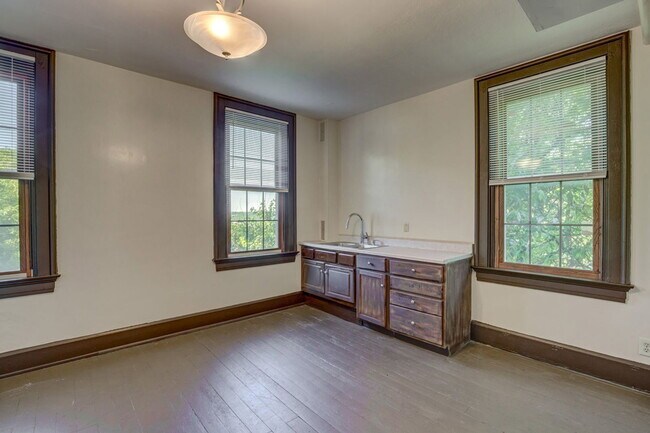 Building Photo - 111 Gage St