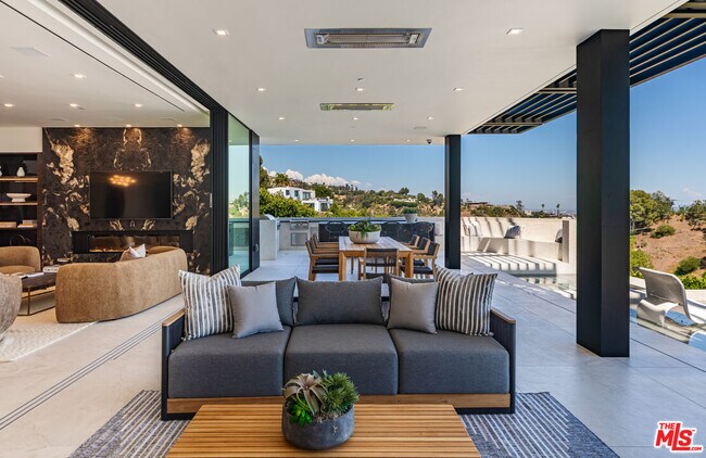 Building Photo - 9364 Beverlycrest Dr