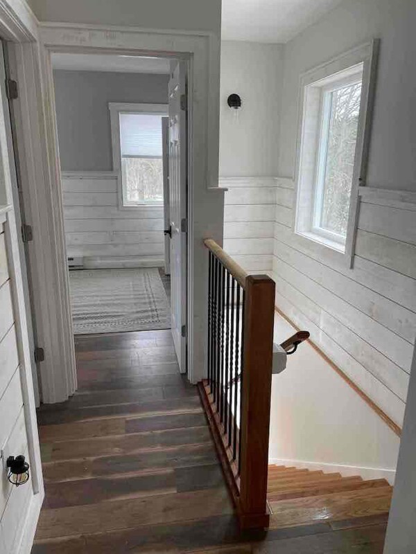 Building Photo - 220 ME-133