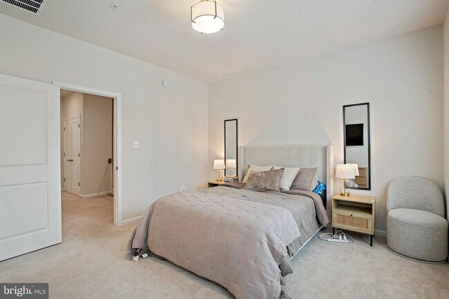 Building Photo - 3443 Carnaby St